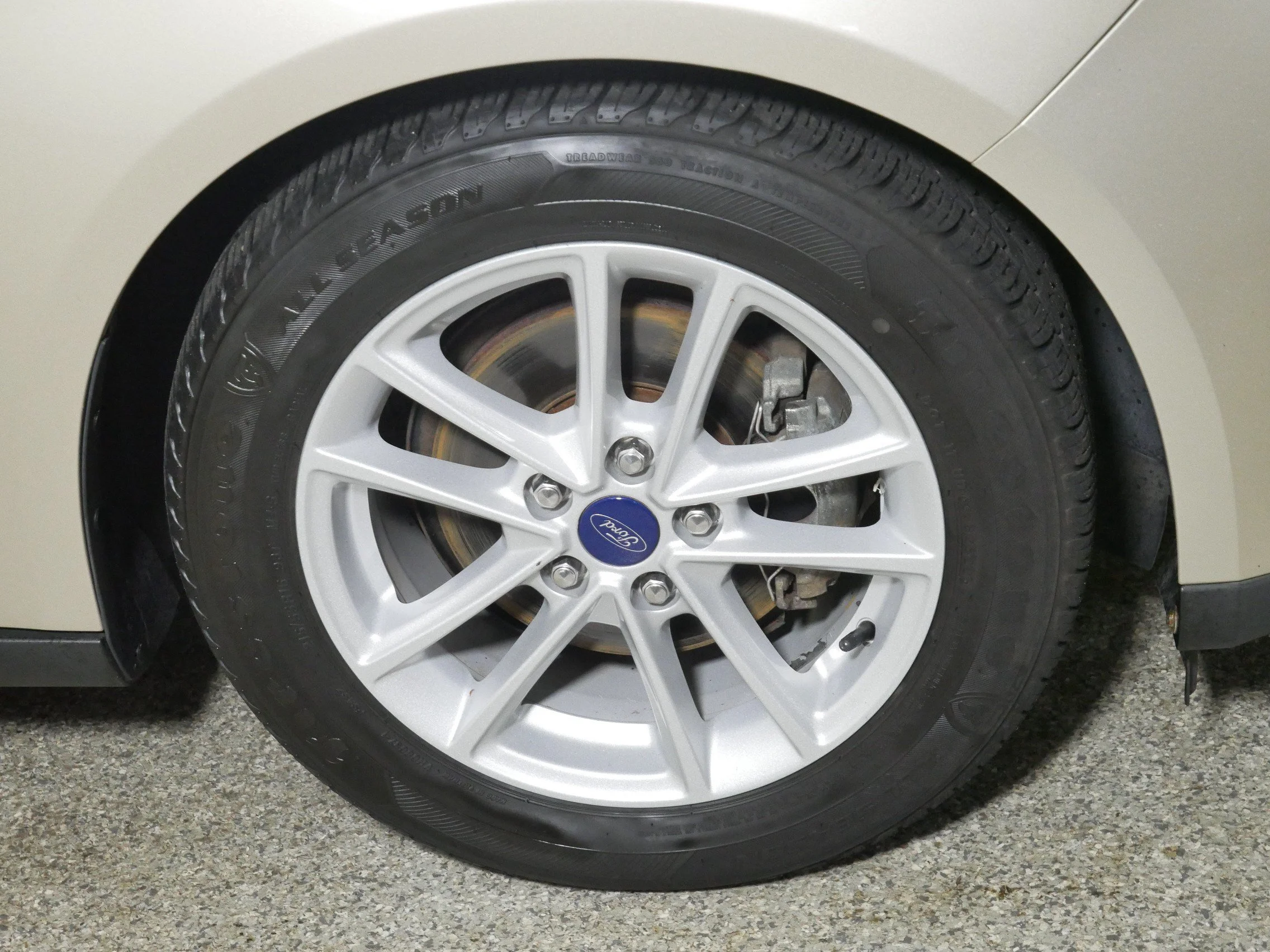 Used 2017 White Gold Metallic Ford SE image 15