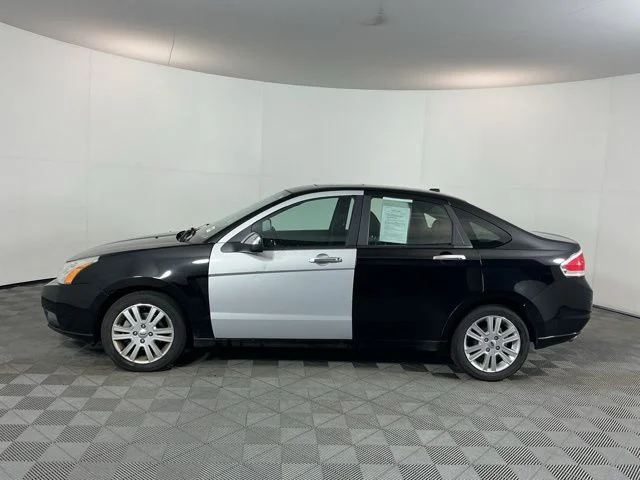 Used 2010  Ford SEL image 8