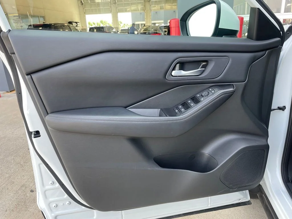 Used 2025 White Nissan SV image 9