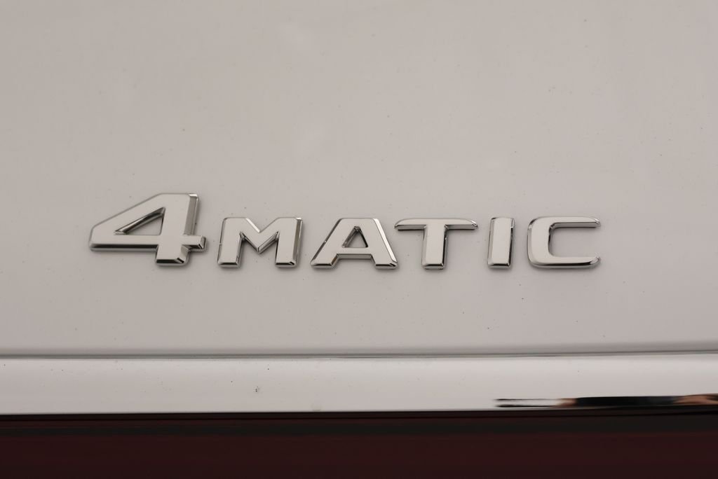 New 2026 MANUFAKTUR Moonlight White Metallic Mercedes-Benz GLS 450 image 10