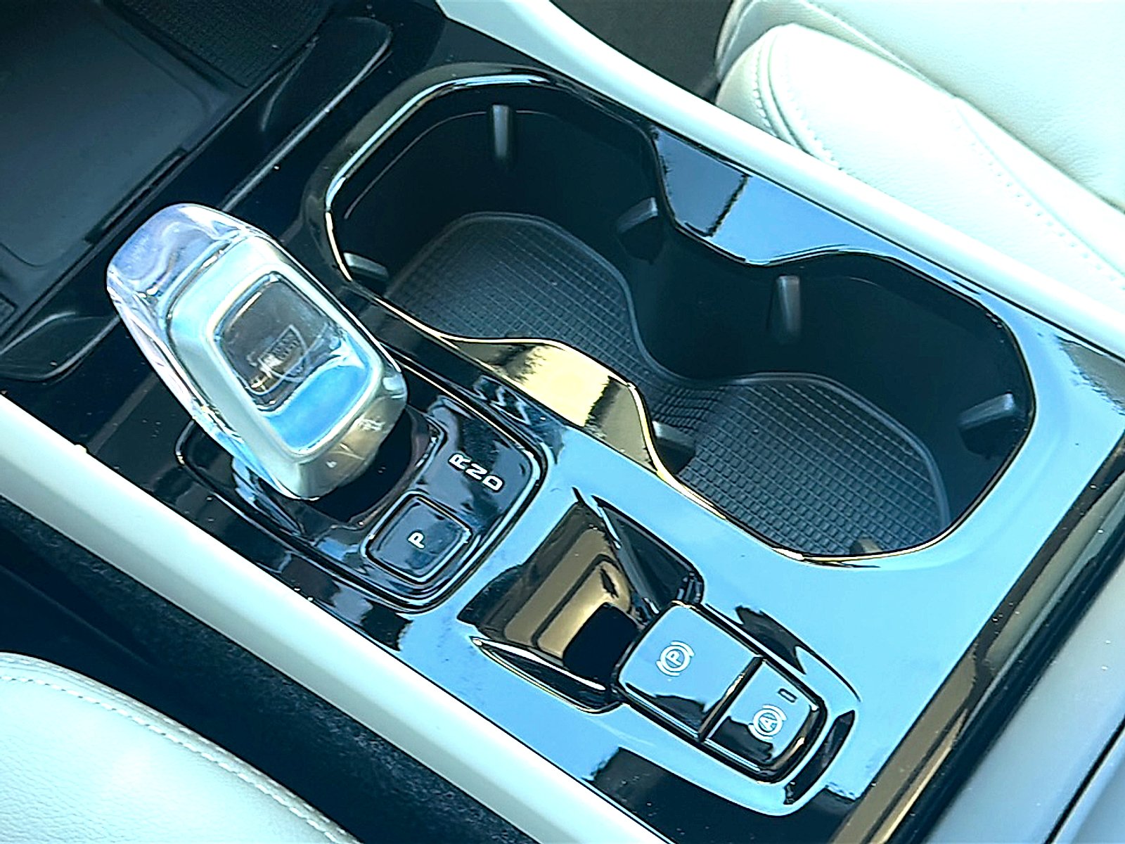 New 2026 Vapour Grey Volvo Plus image 24