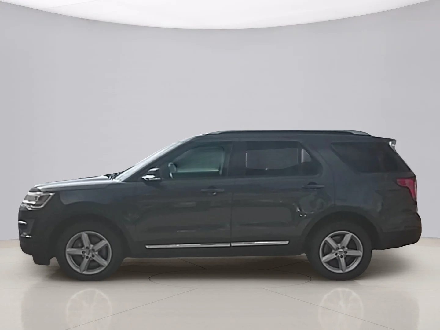 Used 2016 Gray Ford XLT image 2