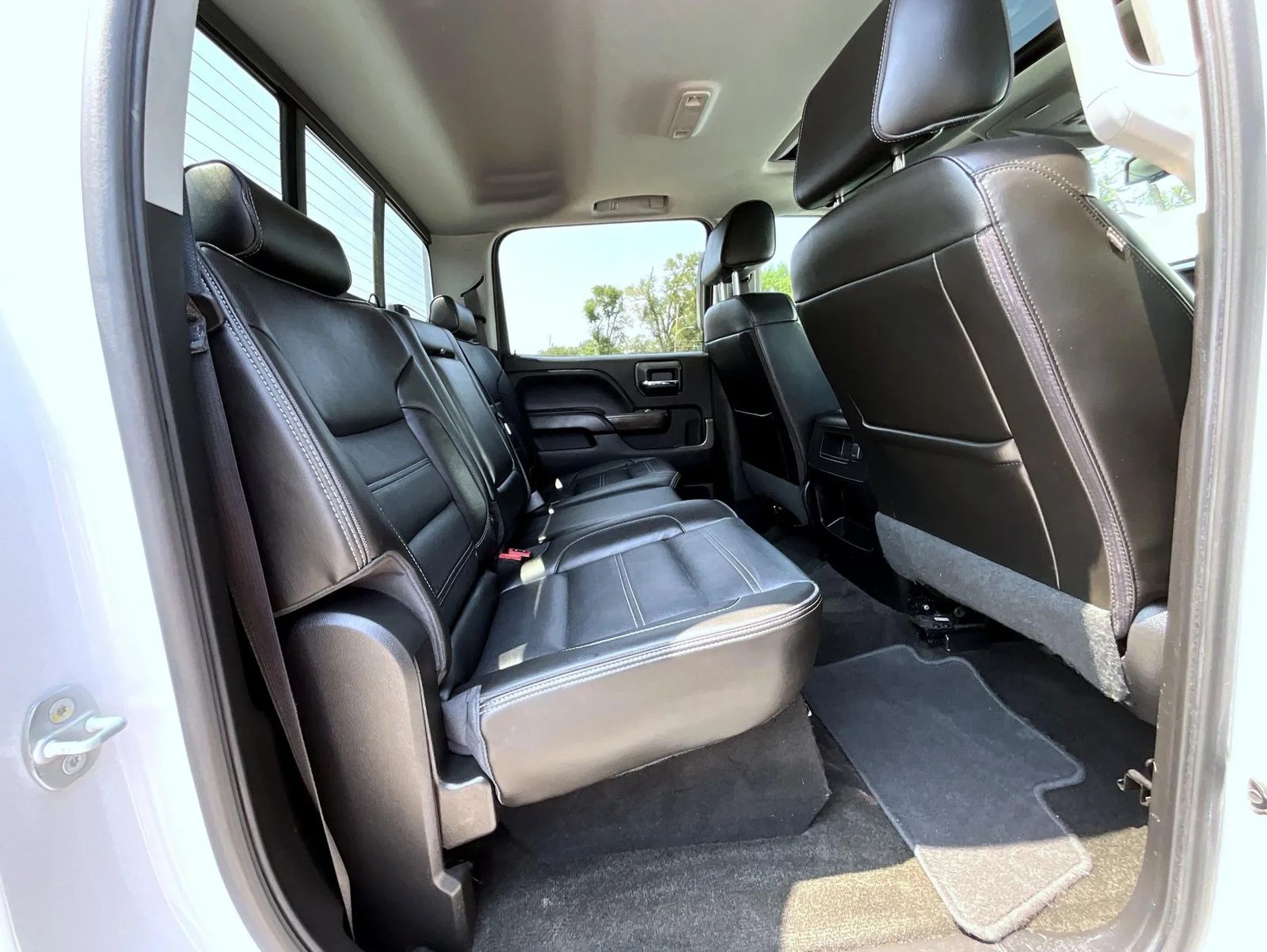 Used 2018 White GMC Denali image 22