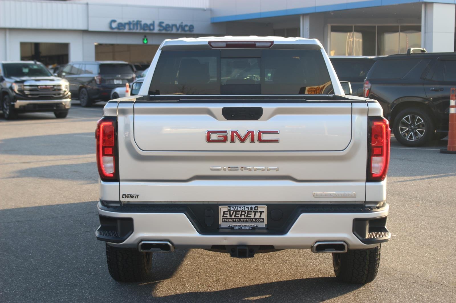 Used 2022 Quicksilver Metallic GMC Elevation image 6
