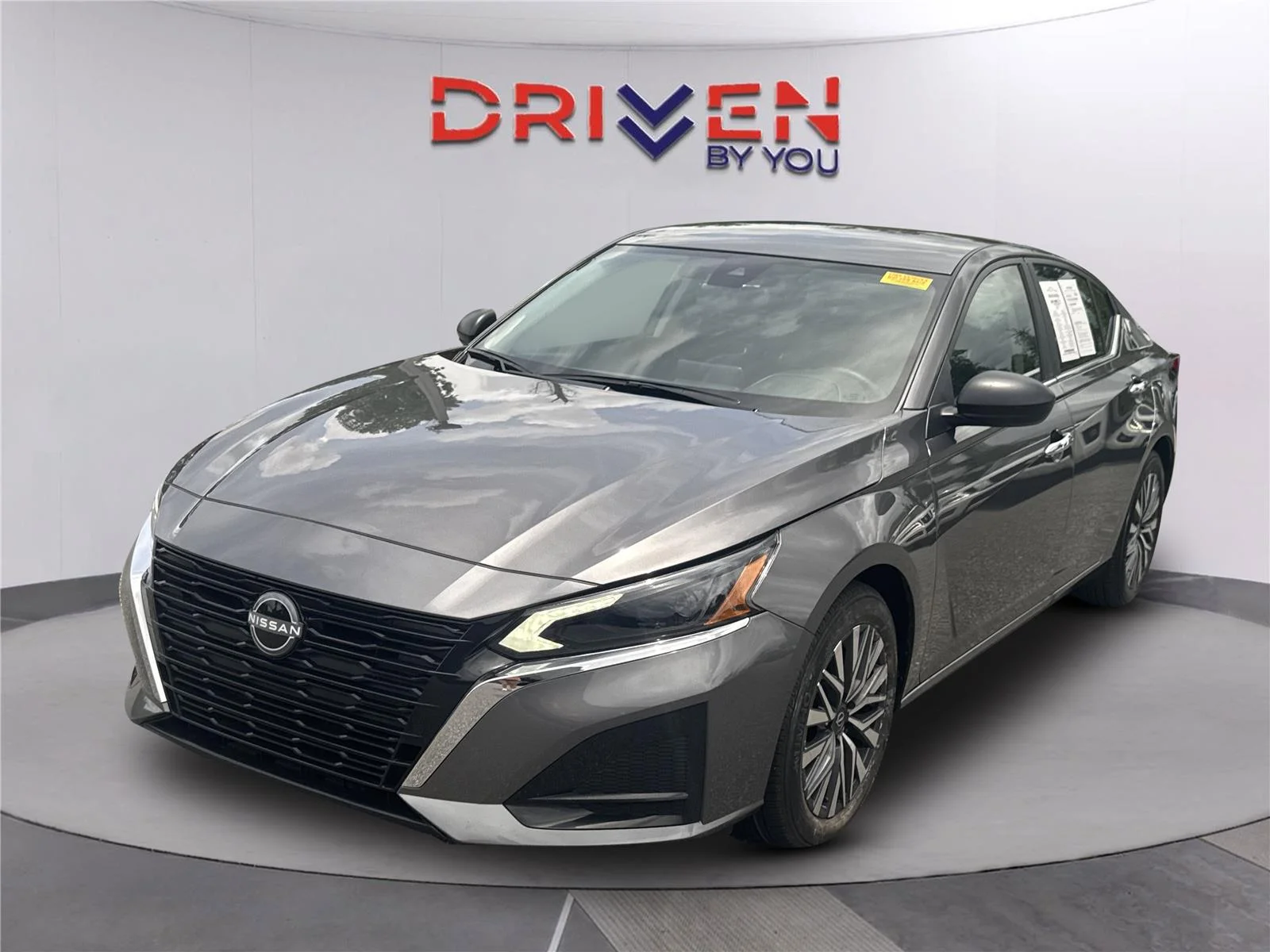 Used 2025 Gun Metallic Nissan SV image 8