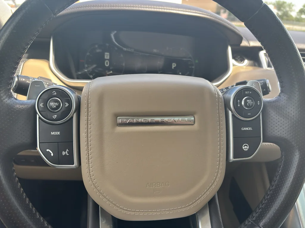Used 2017 Silicon Silver Metallic Land Rover Autobiography image 22