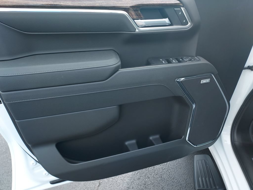 New 2026 Summit White GMC Elevation image 12