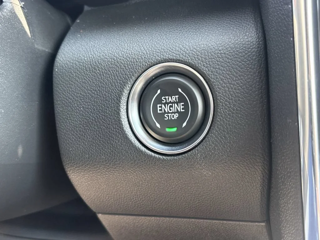 New 2026 Summit White GMC Elevation image 24