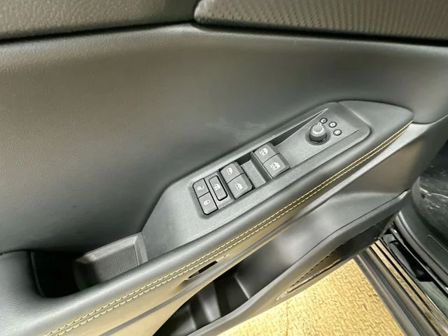 New 2026 Diamond Black Crystal Pearlcoat Jeep Laredo image 16