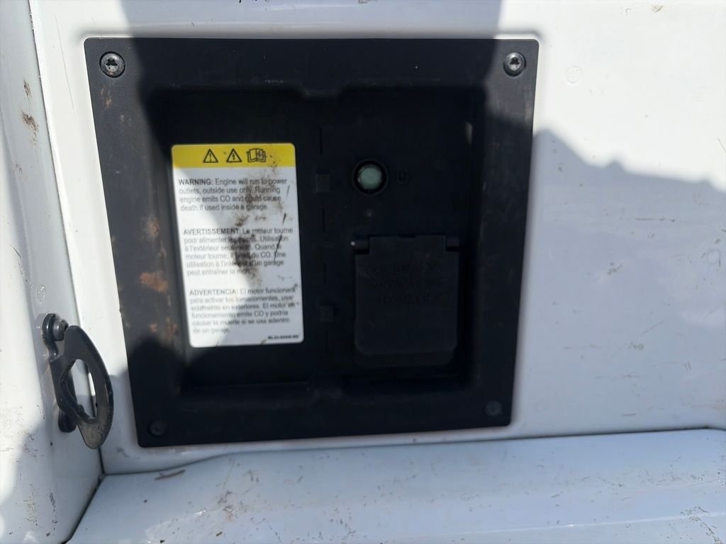 Used 2021 White Ford XL image 38