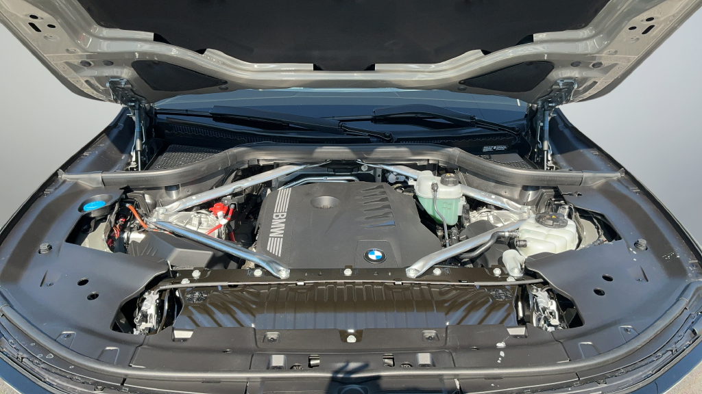 New 2027 Silver BMW  image 21