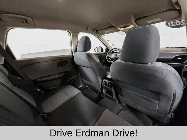 Used 2021 White Nissan S image 28