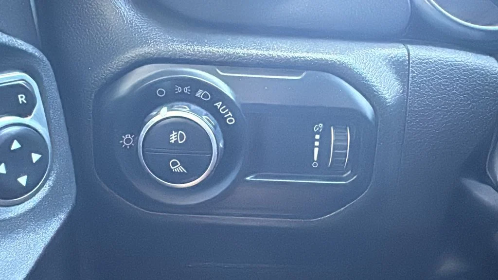 Certified Used 2023 Gray Jeep Mojave image 19