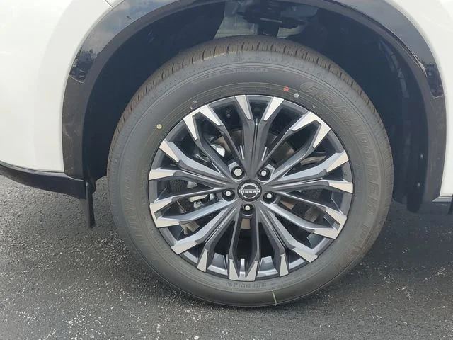 New 2026 Everest White Pearl TriCoat / Super Black Two-tone Nissan Platinum image 5