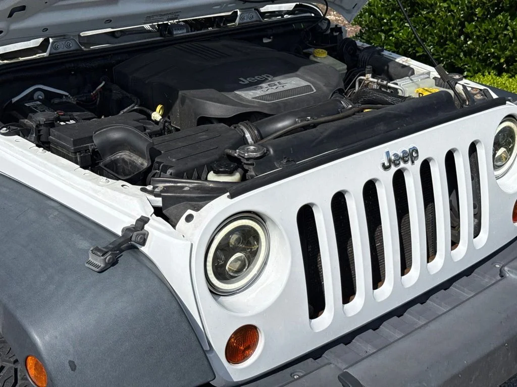 Used 2013 Bright White Jeep Unlimited Sport image 21