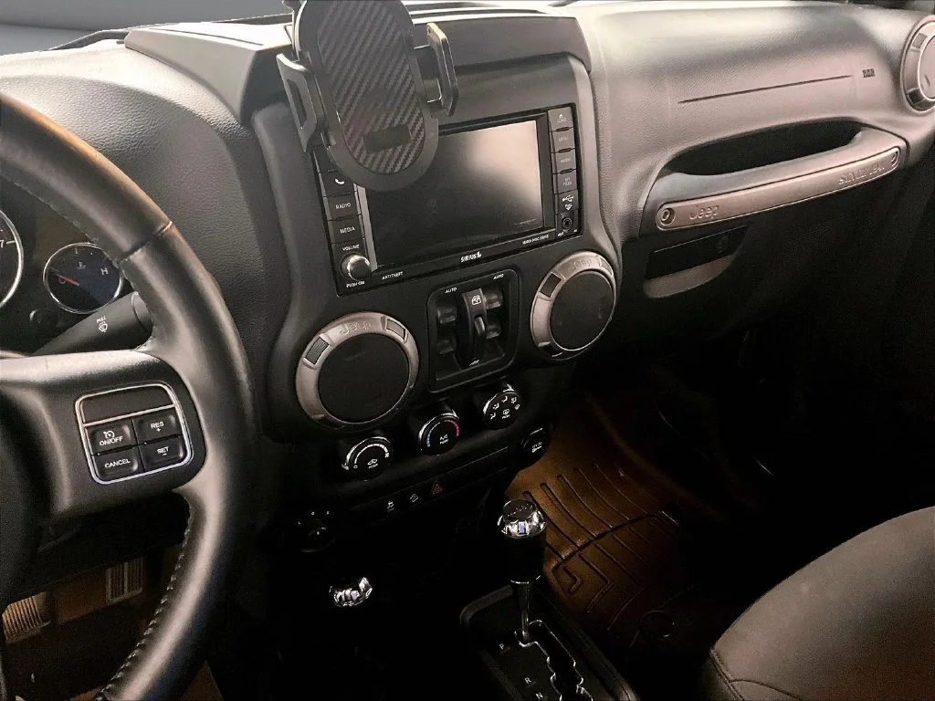 Used 2014 Gray Jeep Unlimited Sport image 9