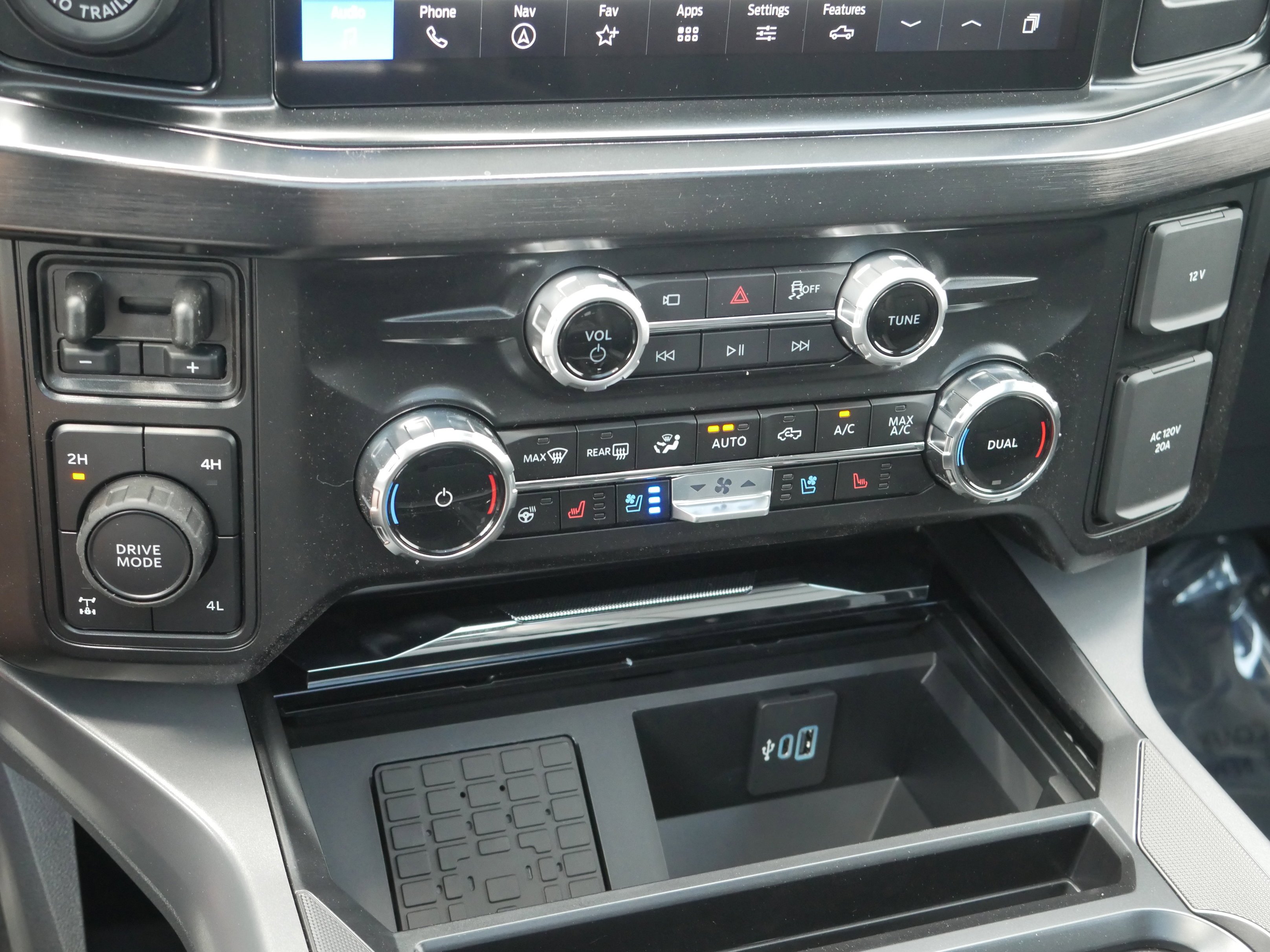 New 2026 Oxford White Ford F-350® Lariat® image 18