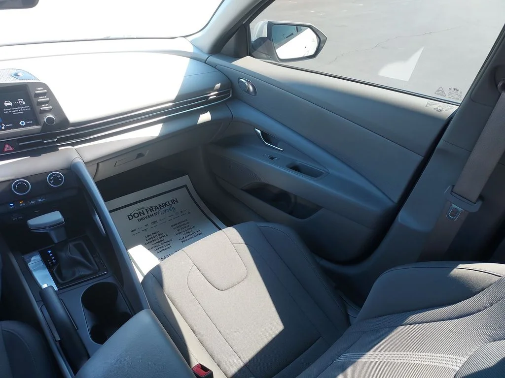 Used 2025 White Hyundai SE image 11
