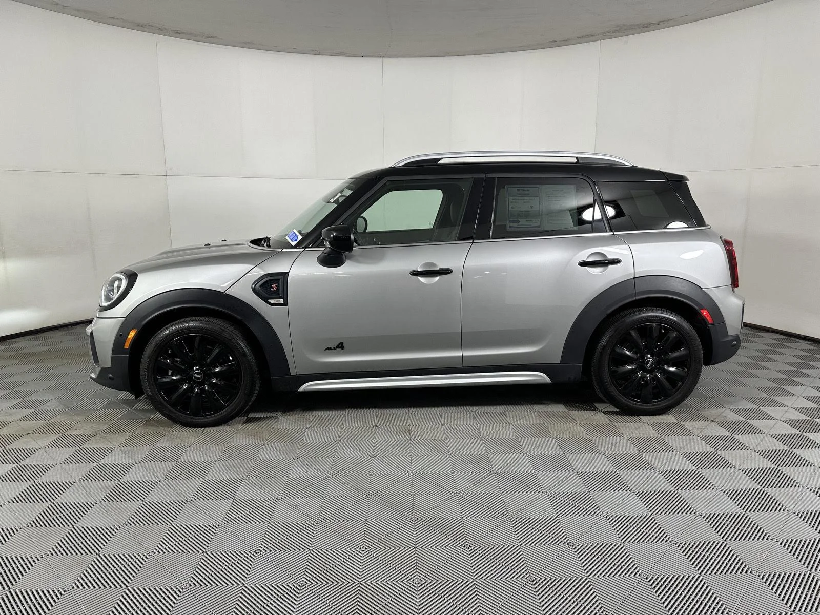 Used 2024 Melting Silver III Metallic MINI Cooper S image 7