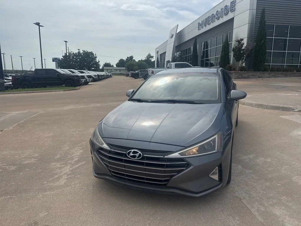 Used 2019 Gray Hyundai Value Edition image 4