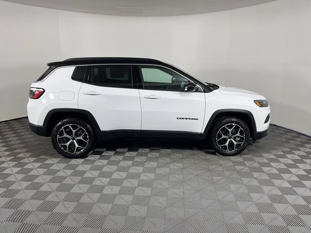 New 2026 Bright White Clear-Coat Exterior Paint Jeep Limited image 4