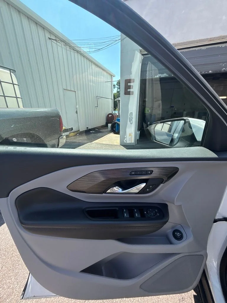 Used 2023 White GMC SLT image 11