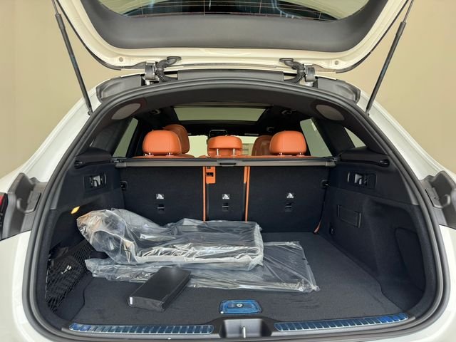 New 2026 Polar White Mercedes-Benz GLC 300 image 9