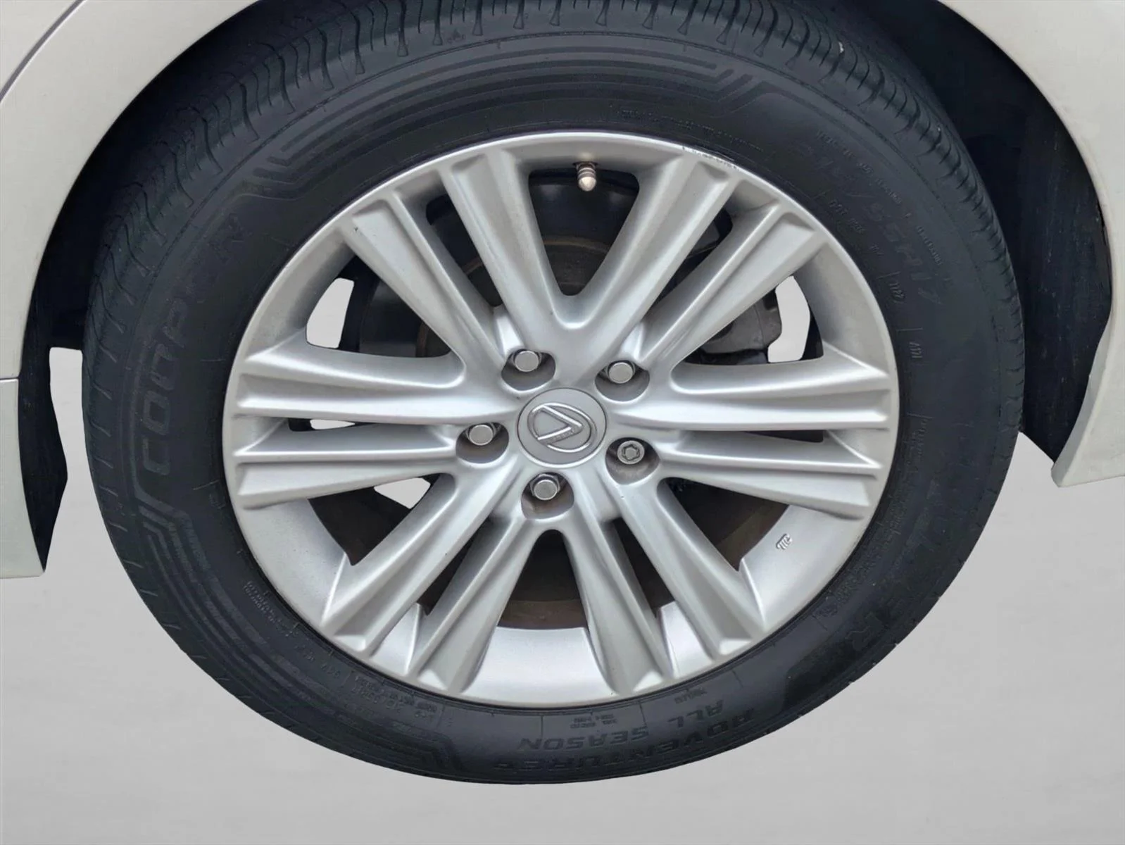 Used 2014 Starfire Pearl Lexus  image 16