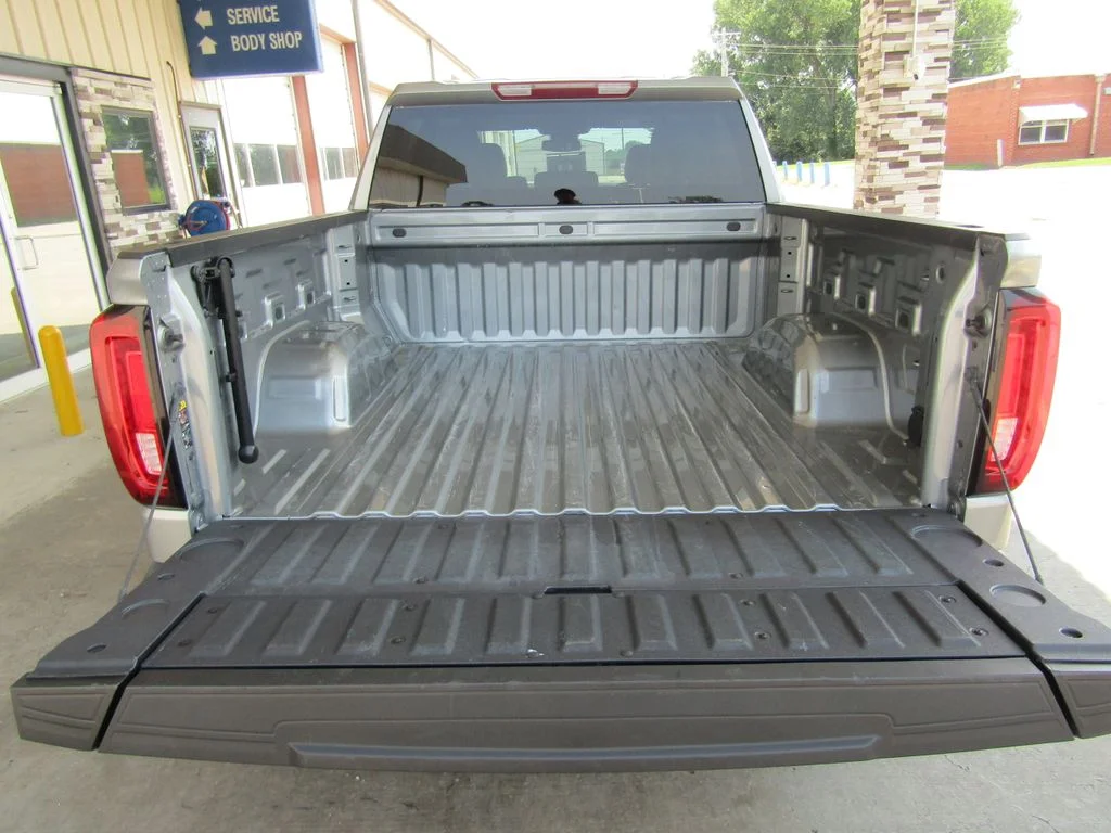 Used 2025 Silver GMC SLT image 20