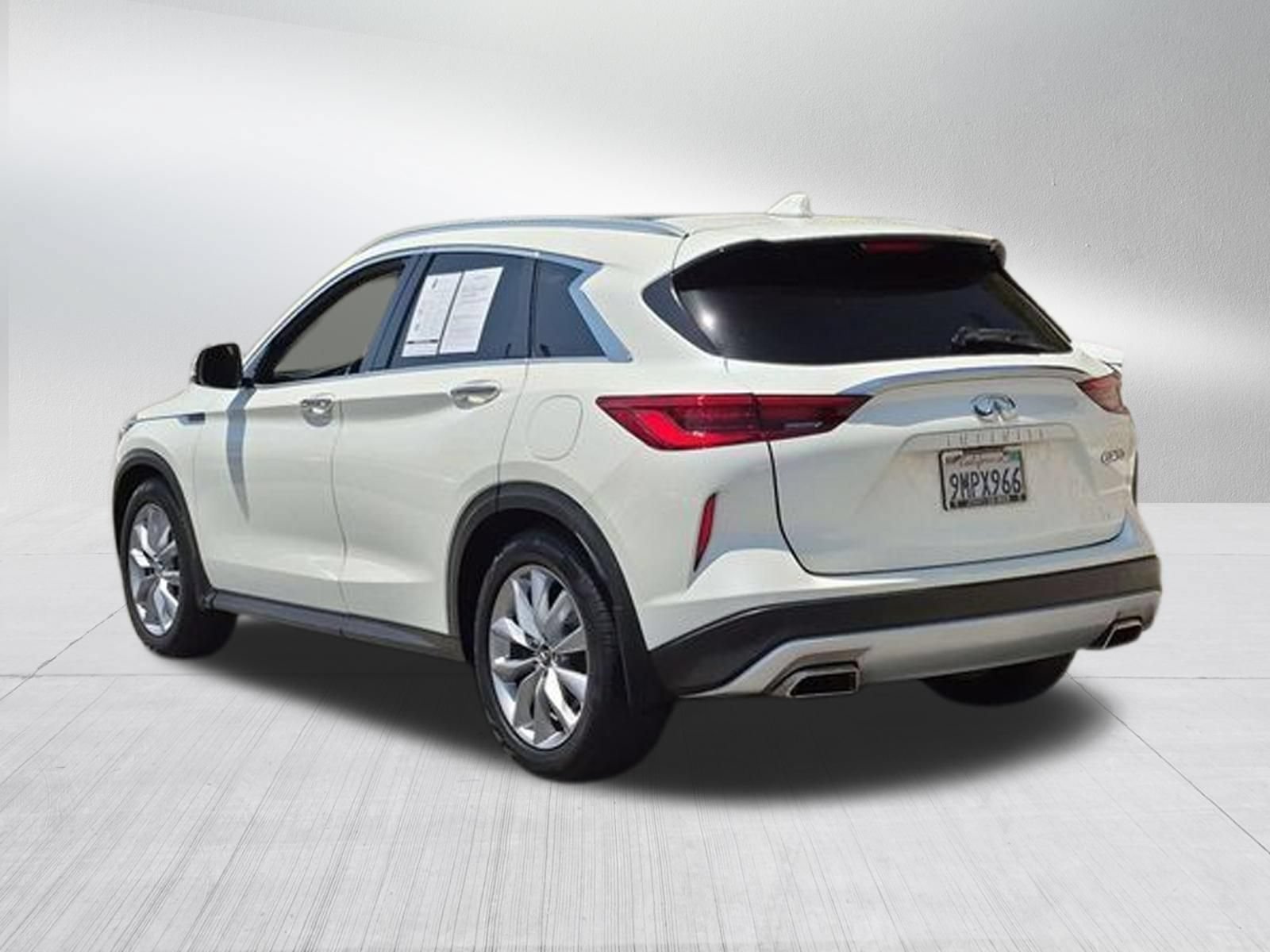 Certified Used 2020 Majestic White INFINITI LUXE image 3