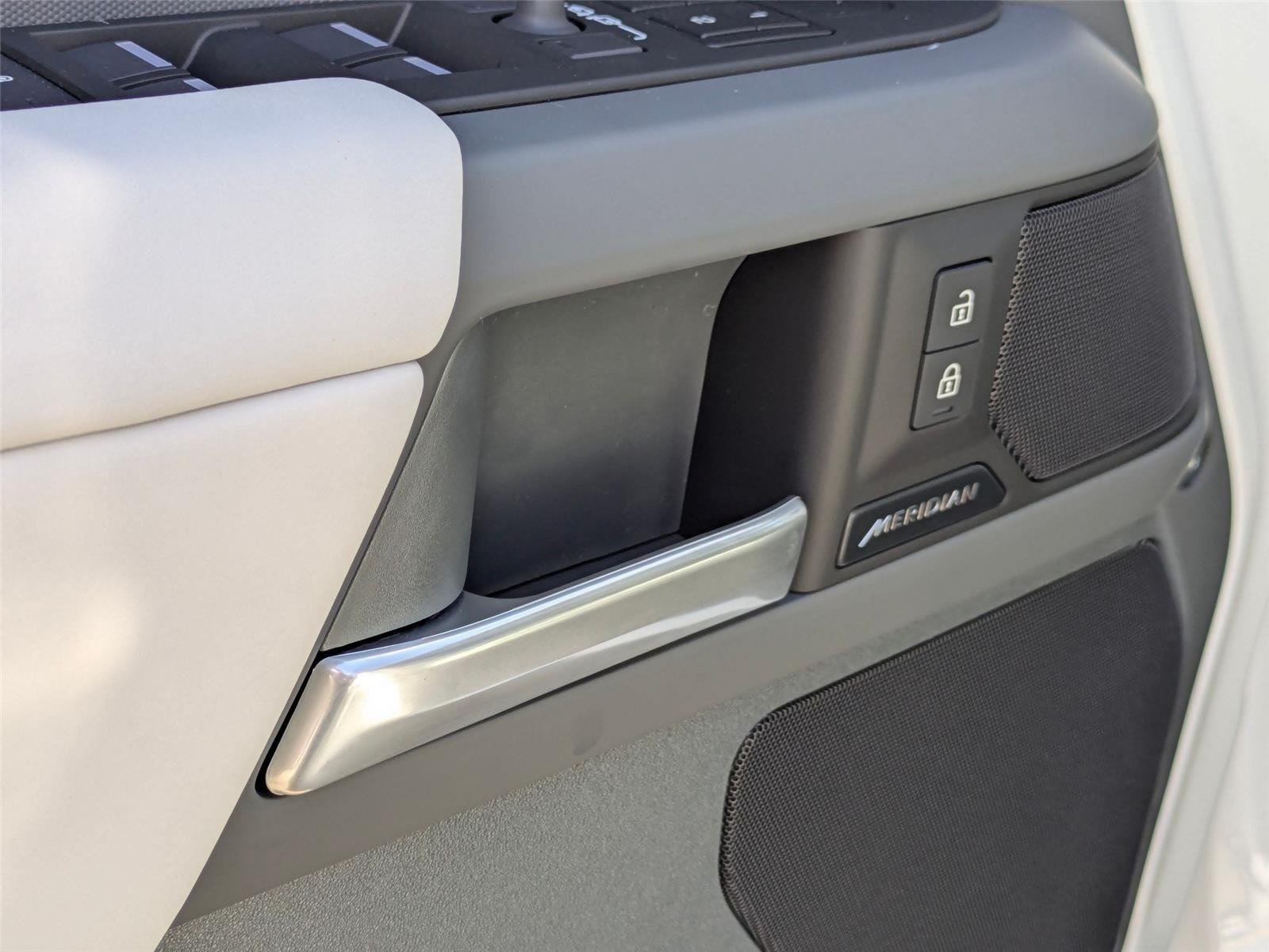 New 2026 Fuji White Land Rover S image 13