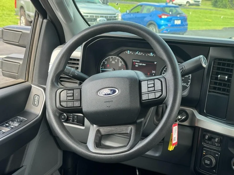 Used 2025 White Ford XL 4WD Crew Cab 6.75' Box image 13