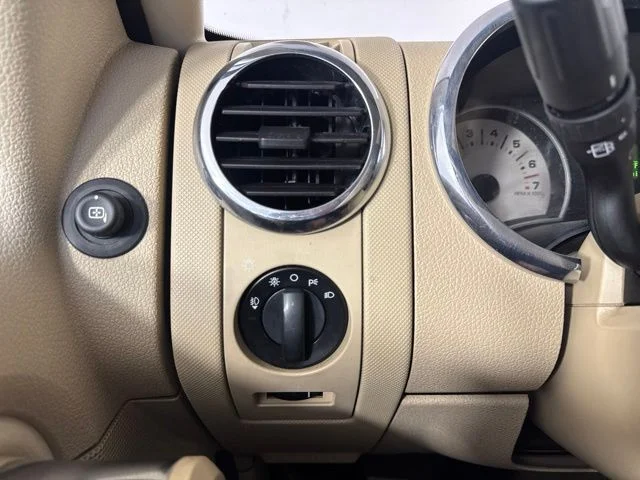 Used 2006 Gray Ford Eddie Bauer image 18