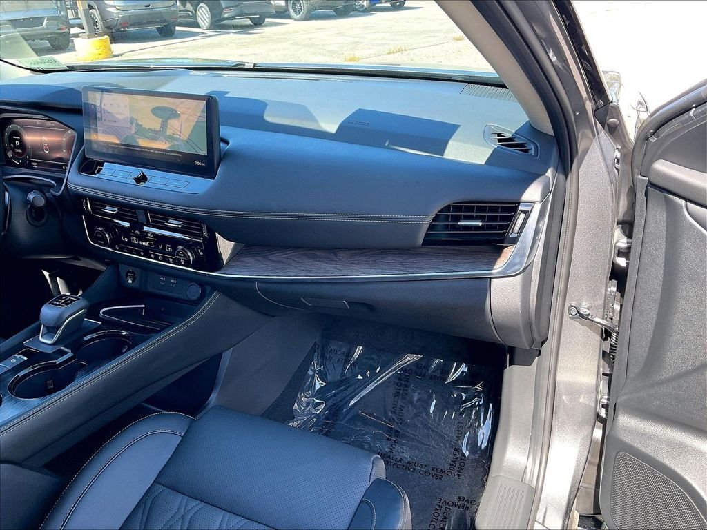 Used 2025 Gun Metallic Nissan Platinum image 12