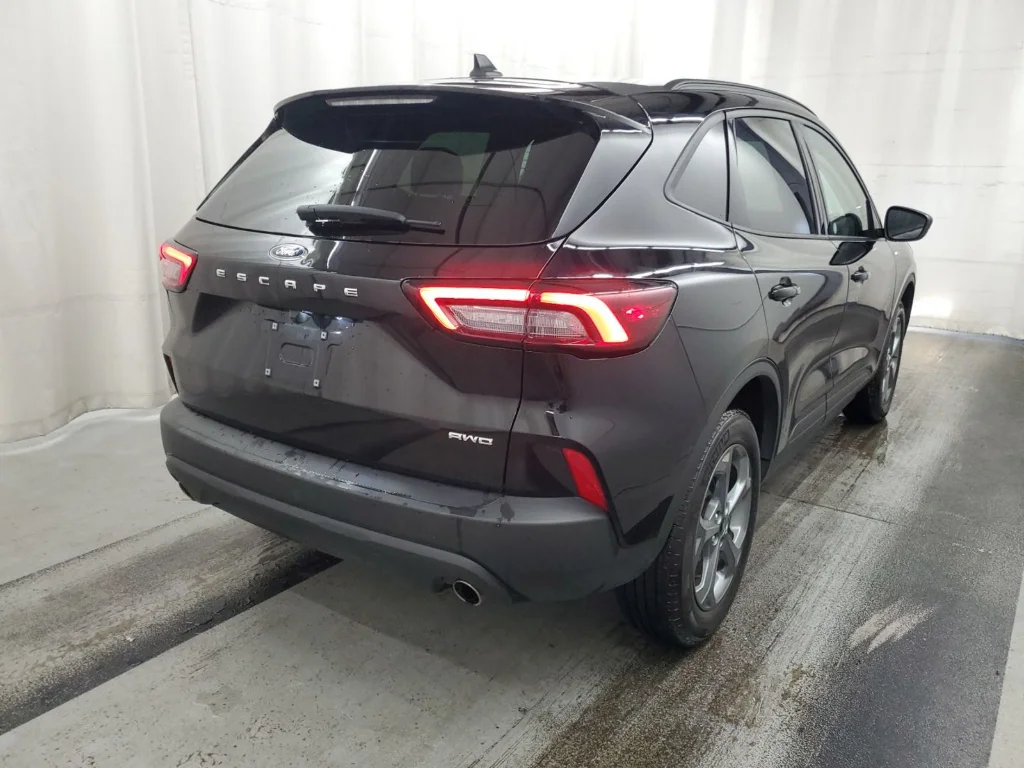 Used 2025 Agate Black Metallic Ford ST-Line image 4