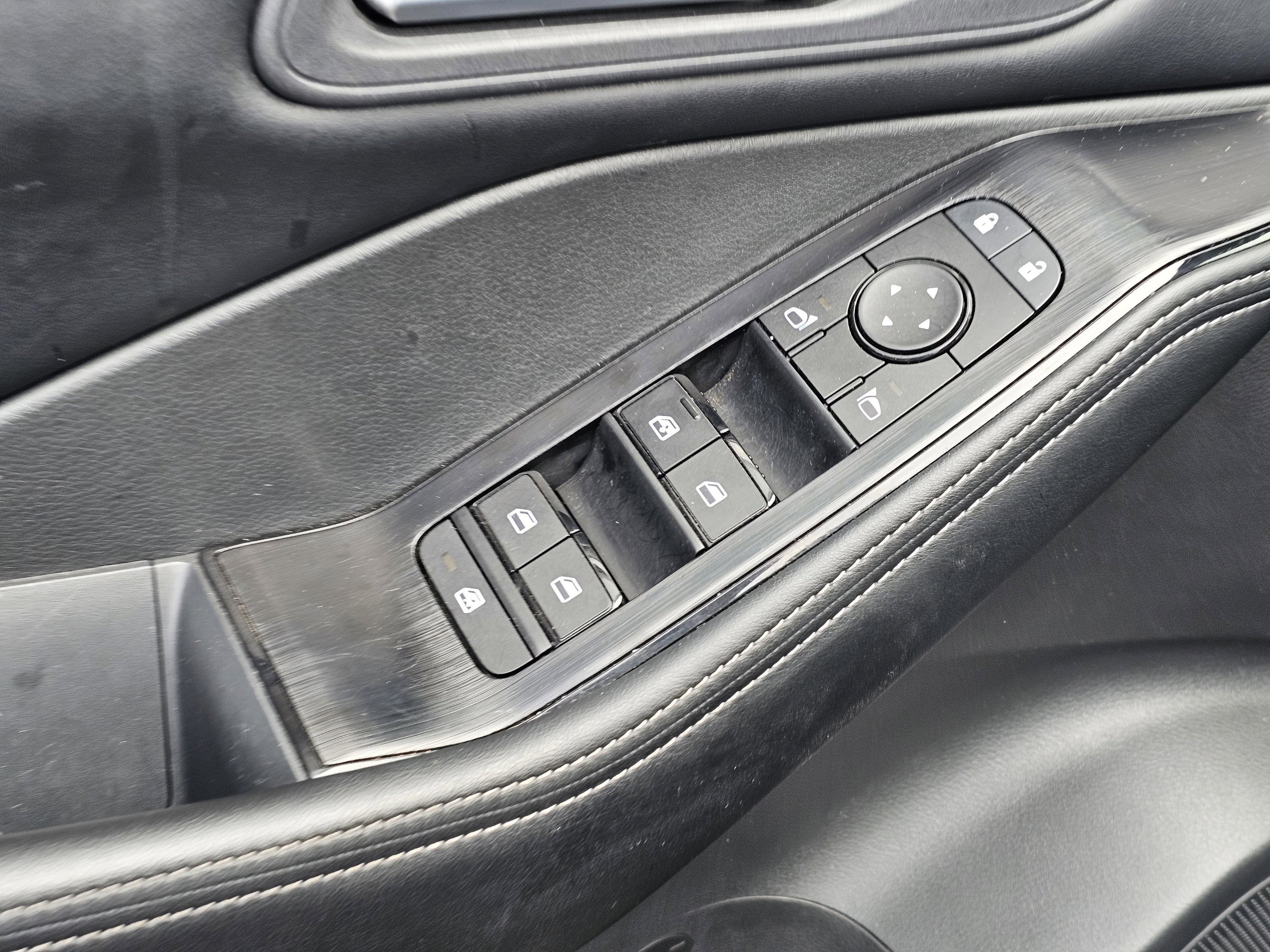 Used 2025 Deep Ocean Blue Pearl Nissan SV image 15