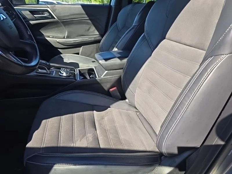 Used 2022  Mitsubishi SE image 11