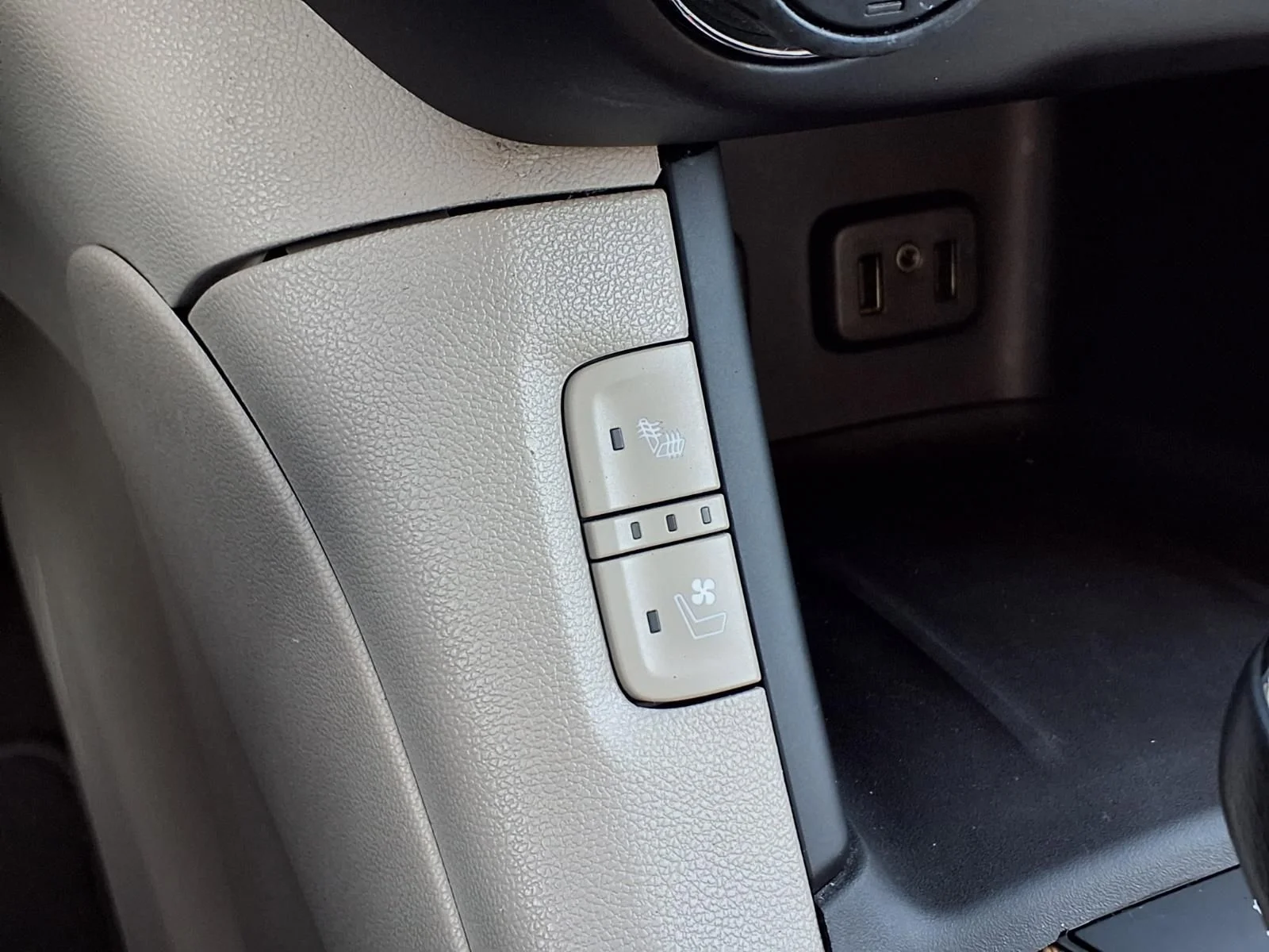 Used 2017 White GMC Denali image 15