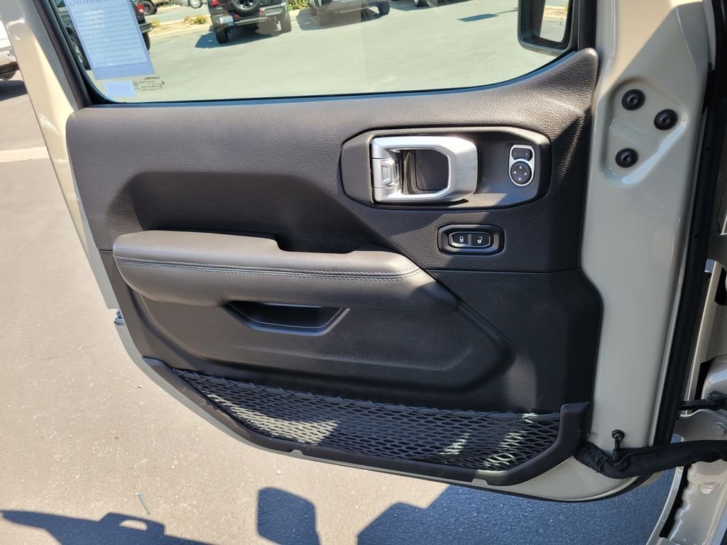 Used 2022 Beige Jeep Unlimited Rubicon 4xe image 27