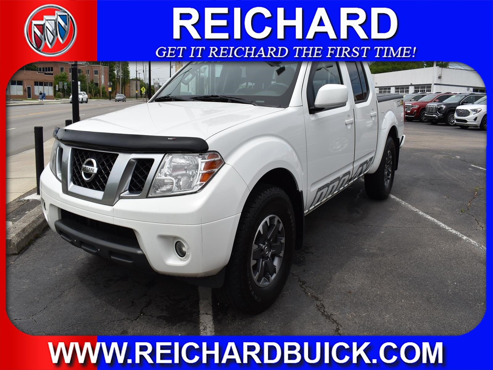2016 Nissan Frontier 4.0 PRO-4X Crew Cab 4X4 AT's photo