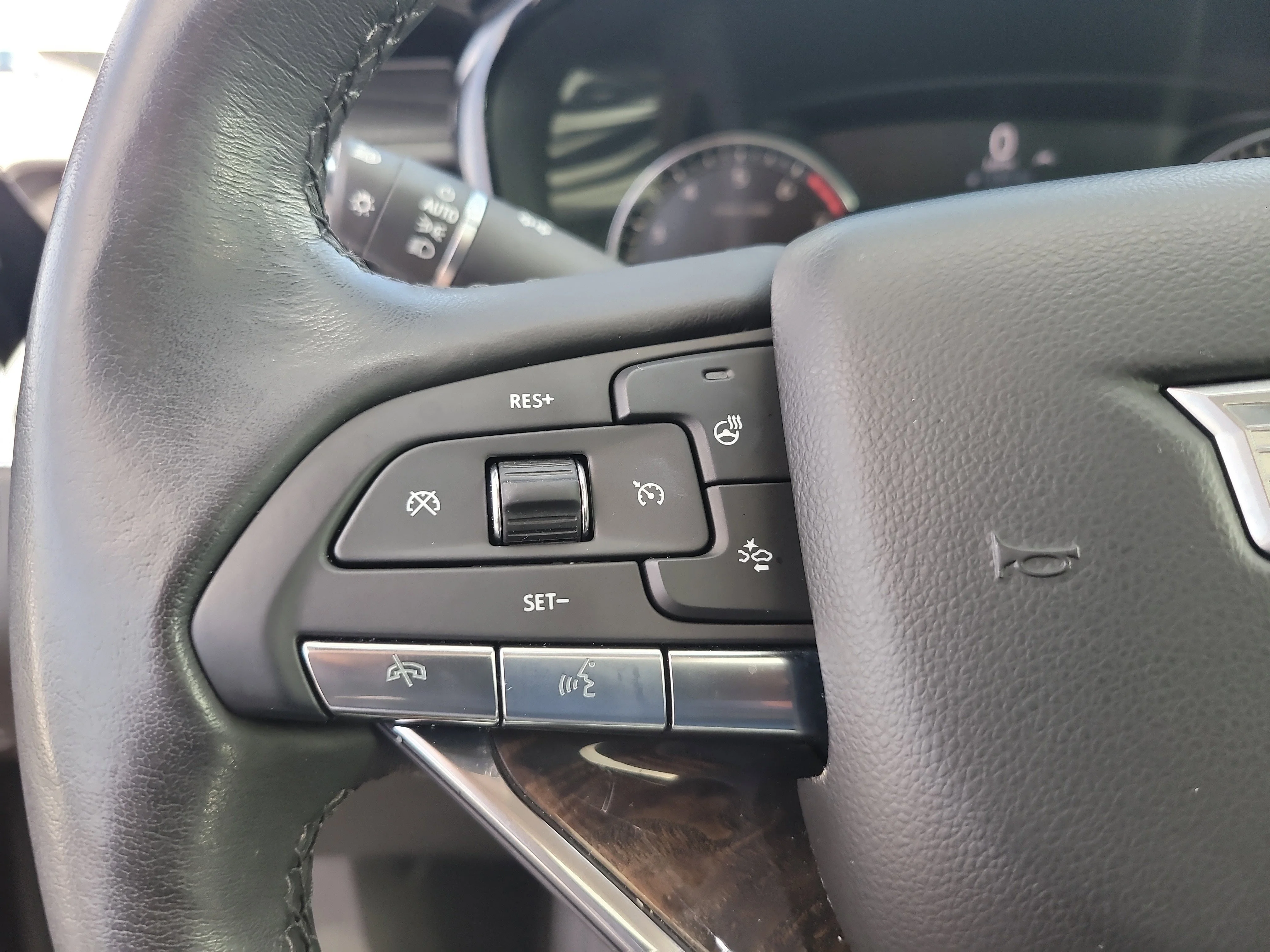Used 2020 Garnet Metallic Cadillac FWD Premium Luxury image 28