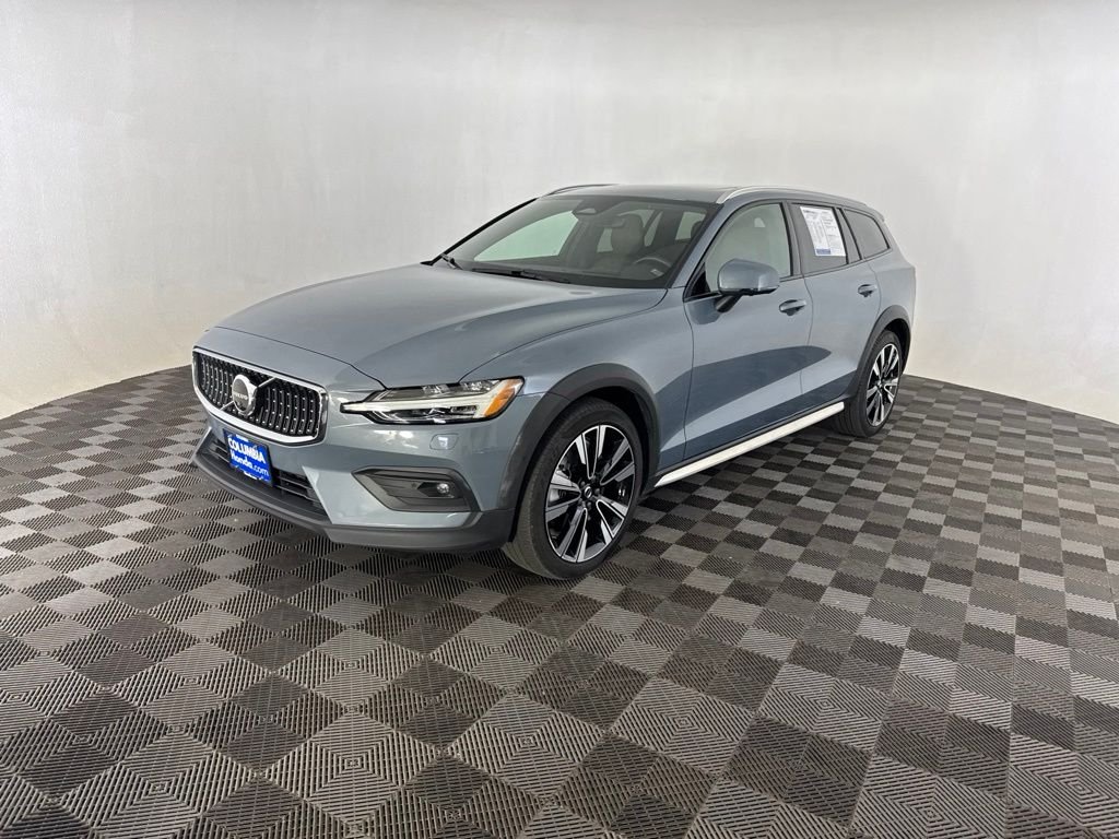 Used 2023 Gray Volvo Ultimate image 5
