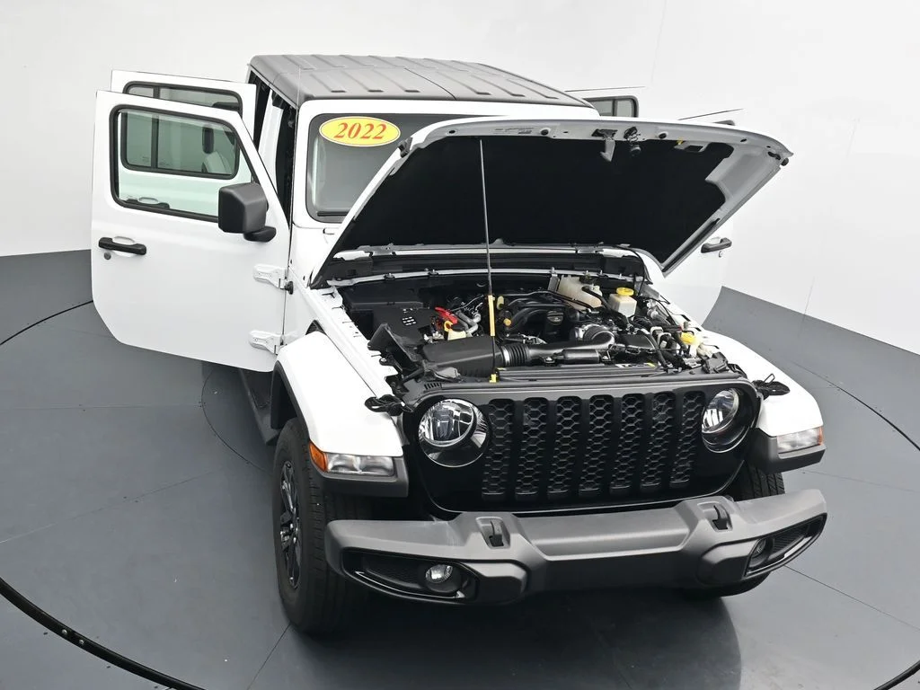 Used 2022 White Jeep Sport image 42