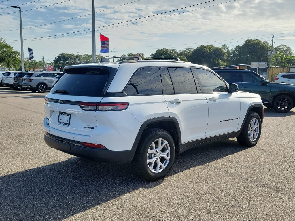 Used 2022 Bright White Clearcoat Jeep Limited image 6