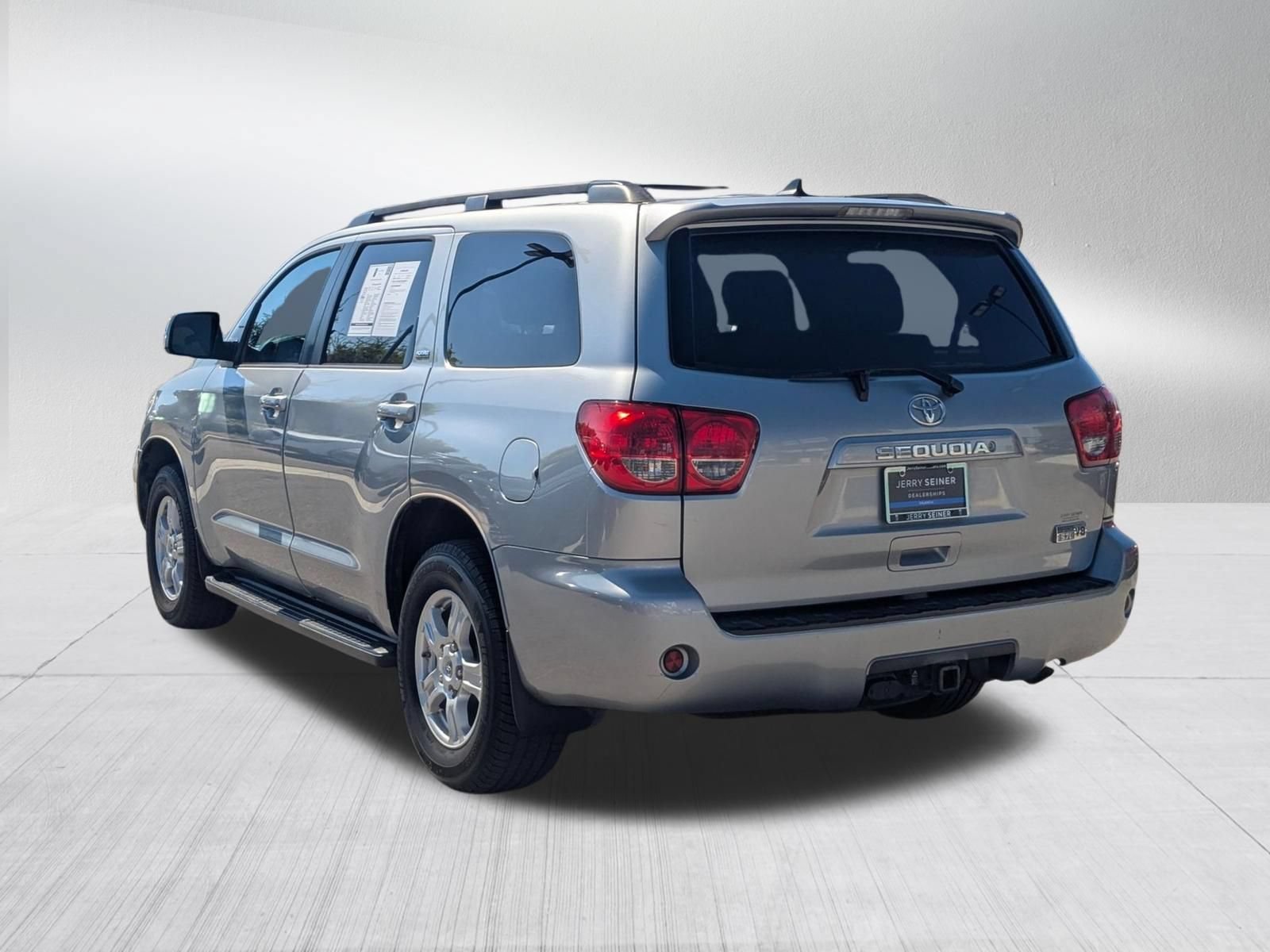Used 2016 Silver Sky Metallic Toyota SR5 image 3