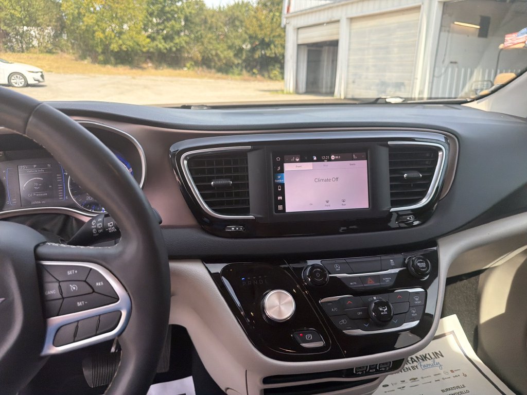 Used 2023 Black Chrysler LX image 21