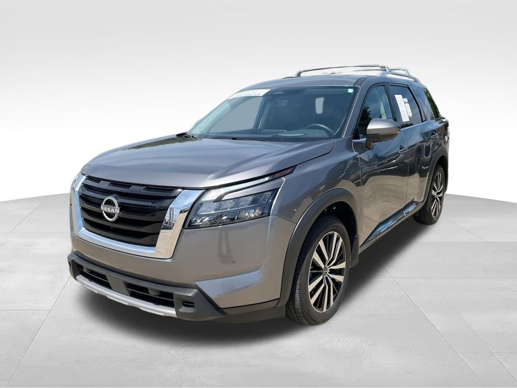 Used 2025 Gray Nissan Platinum image 5