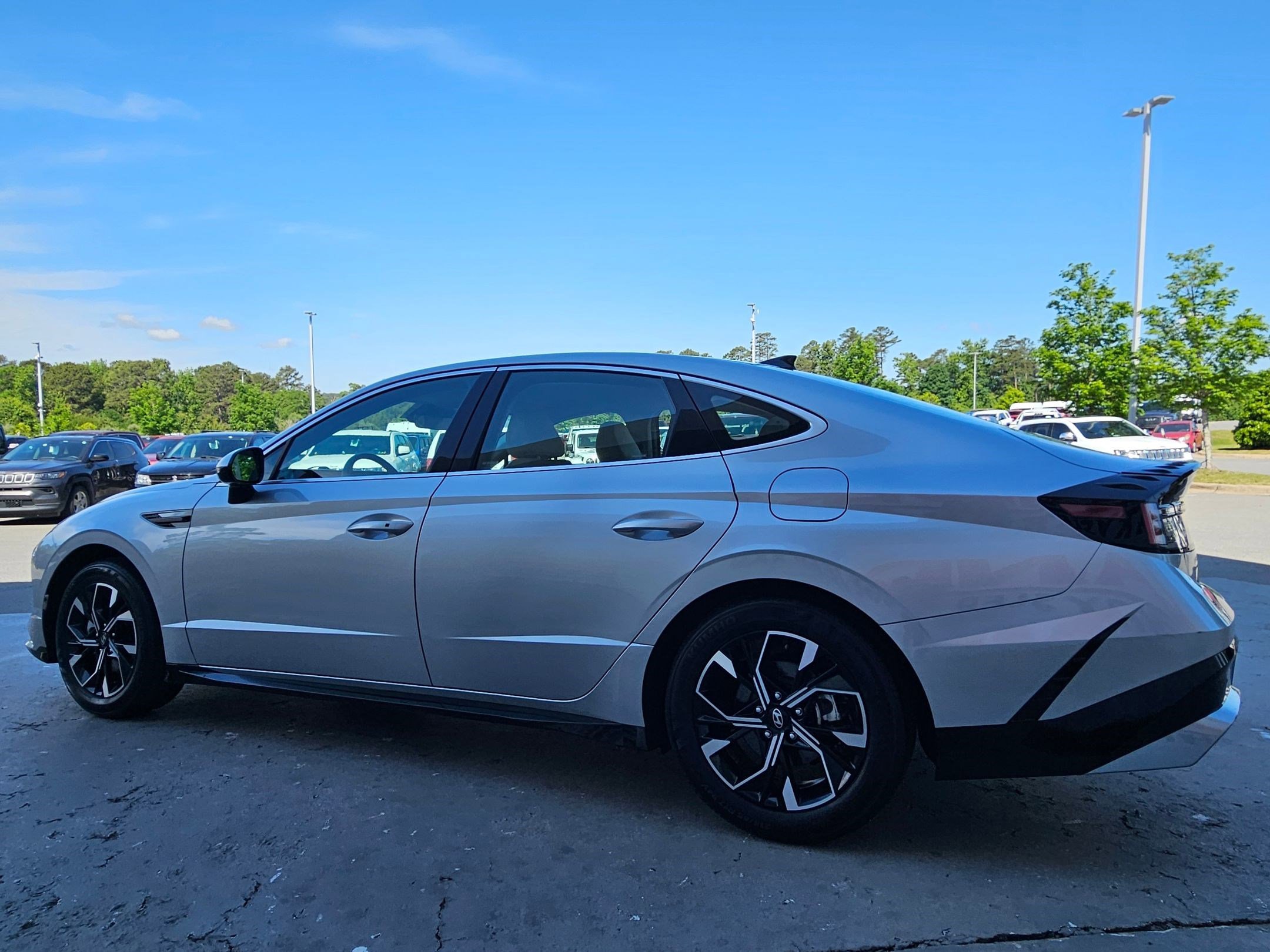 Used 2025 Aero Silver Hyundai SEL image 5