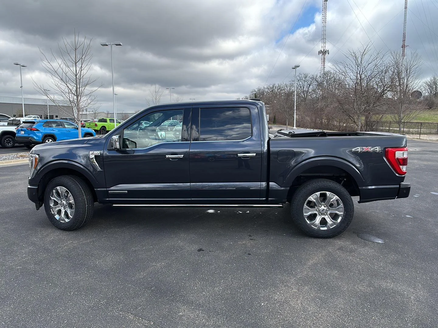 Used 2022 Smoked Quartz Metallic Tinted Clearcoat Ford Platinum image 12
