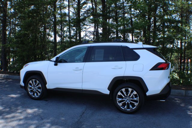 Used 2020 Super White Toyota XLE Premium image 3